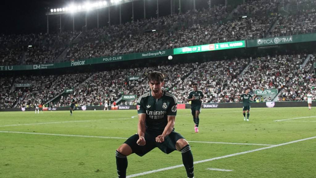 Carlos Espi jubelt in der Nachspielzeit des Auswärtsspiels: Siegtreffer geschafft