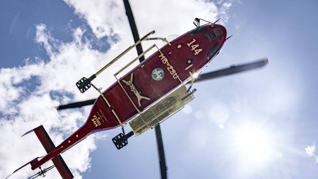 Die Rettungskräfte erreichten den Unfallort mit einem Helikopter der Air Zermatt. Sie konnten jedoch nur noch den Tod des 35-Jährigen feststellen. (Symbolbild)