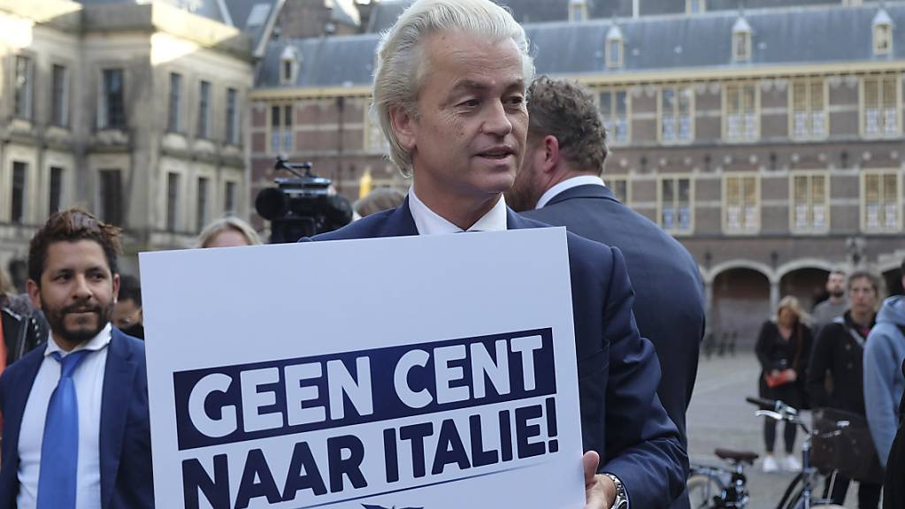 «Kein Cent nach Italien»: Der niederländische Oppositionspolitiker Geert Wilders beim Besuch des italienischen Premiers Giuseppe Conte bei seinem Amtskollegen Mark Rutte am Freitag in Den Haag.