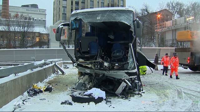 Tragödie in Zürich: Car-Unfall fordert eine Tote und über 40 Verletzte