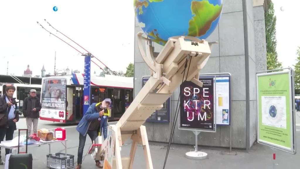 Aktion der Klima-Grosseltern am Bahnhof Luzern