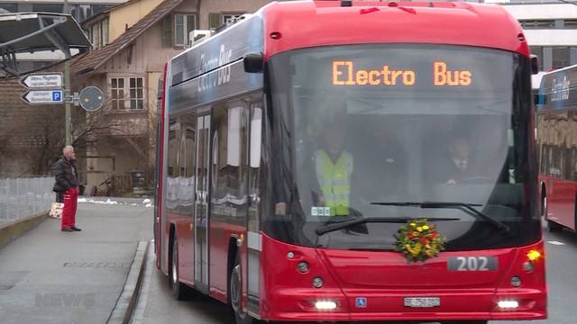 Bernmobil und Gemeinderat präsentieren neuen Batteriebus