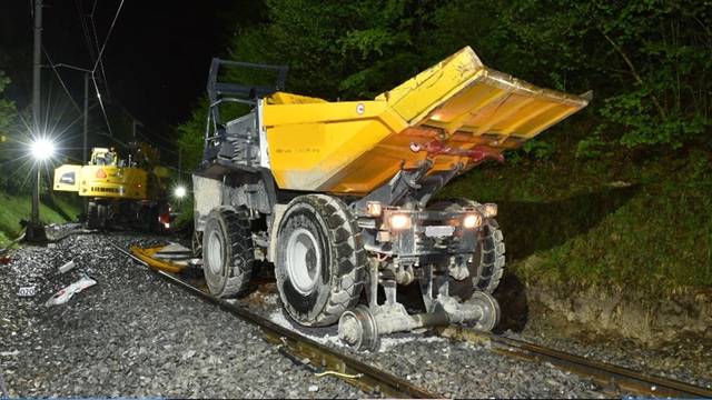 3 Verletzte nach Arbeitsunfall in Ringlikon