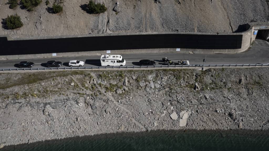 Etwa ein Drittel der erwarteten 12'000 Zuschauer in Livigno werden über Graubünden anreisen. Der Tunnel Munt La Schera verbindet Zernez und Livigno.