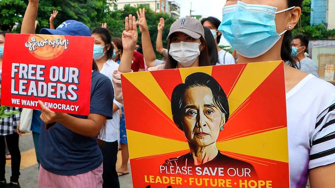 Demonstranten in Myanmar fordern am 1. Mai Freiheit und Gerechtigkeit