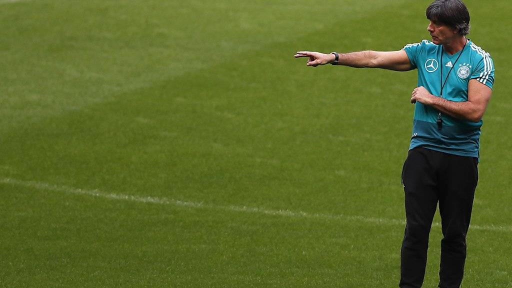 Die Kritik an den zuletzt miserablen Resultaten der deutschen Fussball-Nationalelf zielt primär auf Bundestrainer Joachim Löw