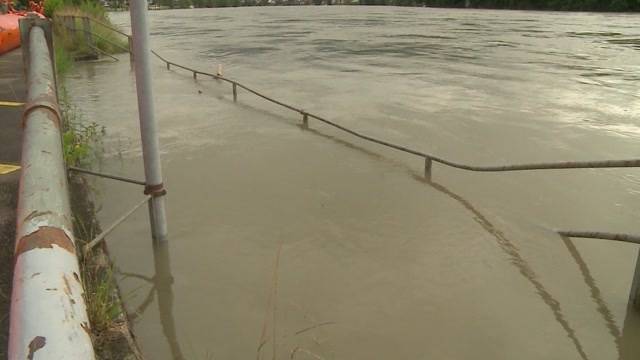 Hochwasser-Lage am Rhein bleibt angespannt