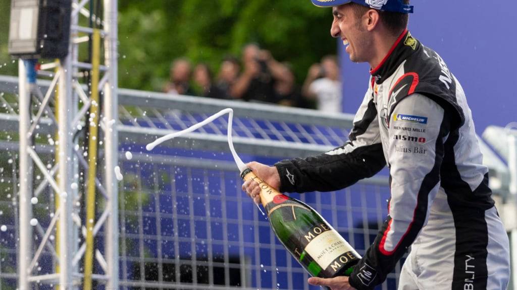 Sébastien Buemi darf den Champagner spritzen lassen (Archivaufnahme)