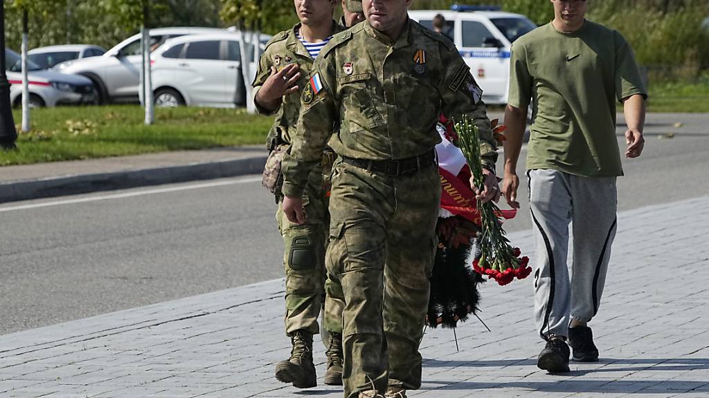 Der Wagner-Kommandeur Dmitry Utkin wurde in der Nähe von Moskau beigesetzt. Foto: Alexander Zemlianichenko/AP/dpa