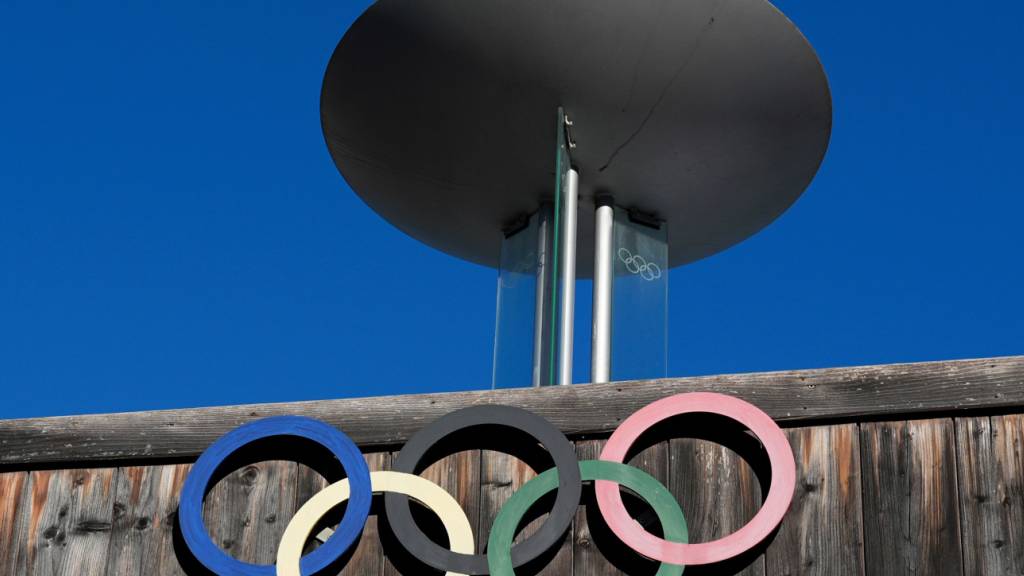 Olympische Ringe am Eisstadion in Cortina d'Ampezzo: Die Hauptarena der Spiele von 1956 beherbergt diesmal die Curler