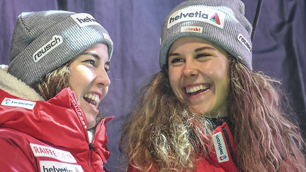 Aline Danioth (rechts) hat gut lachen: Trotz für sie wegen einer Verletzung vorzeitig beendeten Weltcup-Saison steigt die Urnerin ins Nationalmannschafts-Kader von Swiss-Ski auf
