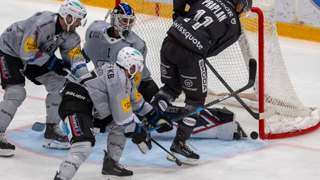 Matchwinner für Servette: Vincent Praplan (re.) erzielte gegen Fribourg-Gottéron das letztlich entscheidende Tor zum 3:1