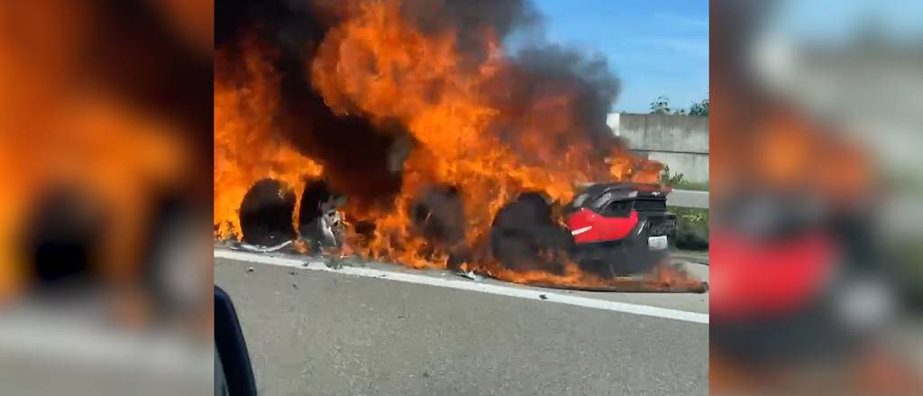 Sportwagen geht auf Autobahn A1 bei Attikon in Flammen auf
