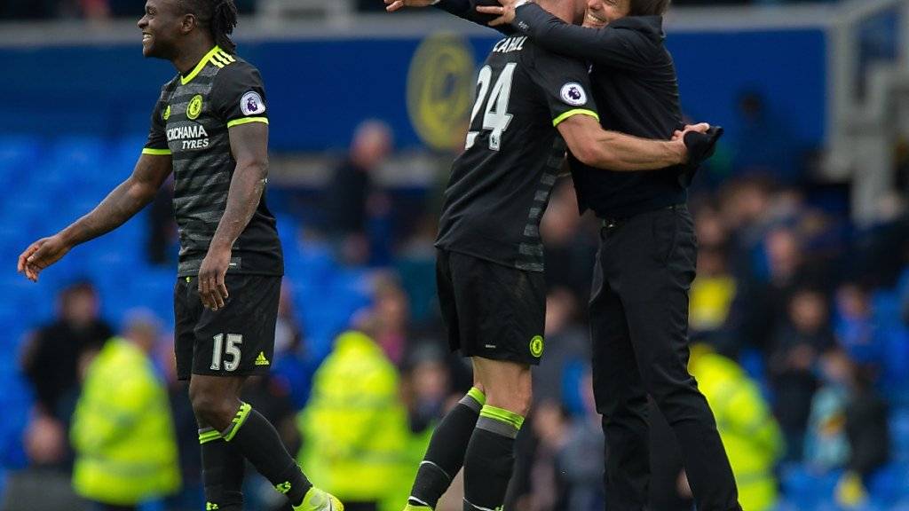 Jubel bei Chelsea nach dem Sieg gegen Everton: Trainer Conte und Torschütze Cahill