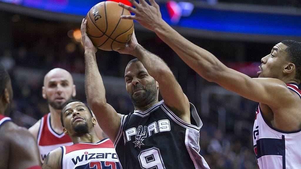 Starspieler Tony Parker (9) reiht mit den San Antonio Spurs in der NBA derzeit auswärts Sieg an Sieg
