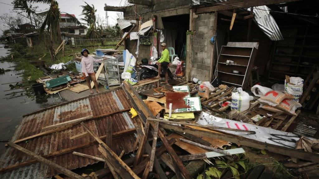Der Supertaifun hat in Teilen der Philippinen alles zerstört - mehrere Menschen kamen ums Leben.