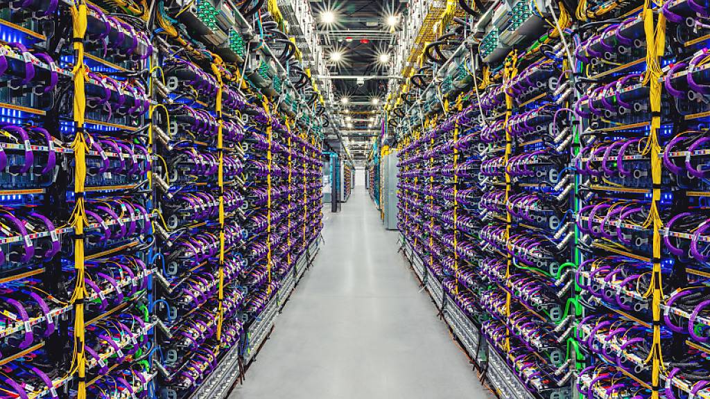 Die KI-Anwendungen von Google basieren auf speziellen Prozessoren für maschinelles Lernen, den sogenannten TPU (Tensor Processing Unit). (Bild Google)