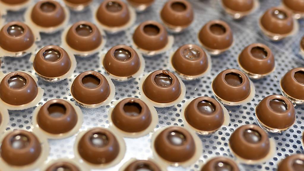 Barry Callebaut hat in seinem Geschäftsjahr 2022/23 weniger Schokolade abgesetzt. Dennoch konnte der Schokoladenkonzern den Umsatz und Gewinn steigern. (Archivbild)