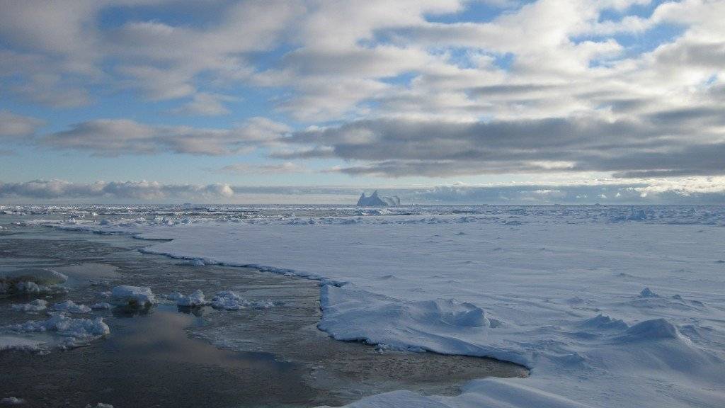 Schmelzendes Antarktis-Meereis im Spätsommer.