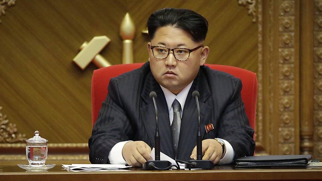 Kim Jong Un, hier beim Parteikongress im Mai, reagierte mit einem Manöver auf die jüngsten Sanktionen, die der UNO-Sicherheitsrat aussprach. (Archivbild)