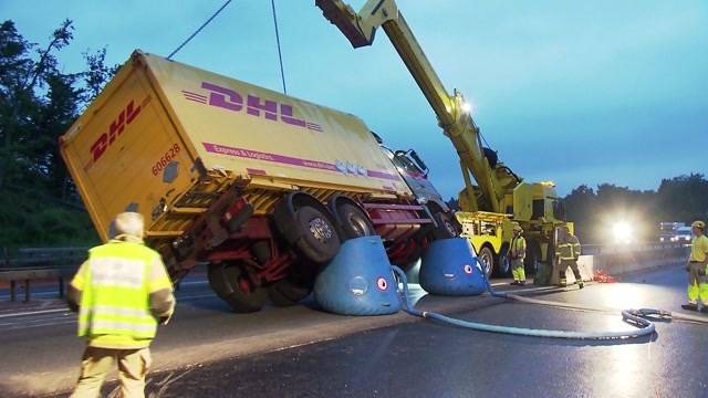 LKW blockiert A1 bei Birmenstorf