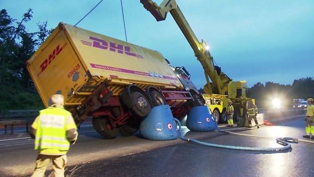LKW blockiert A1 bei Birmenstorf