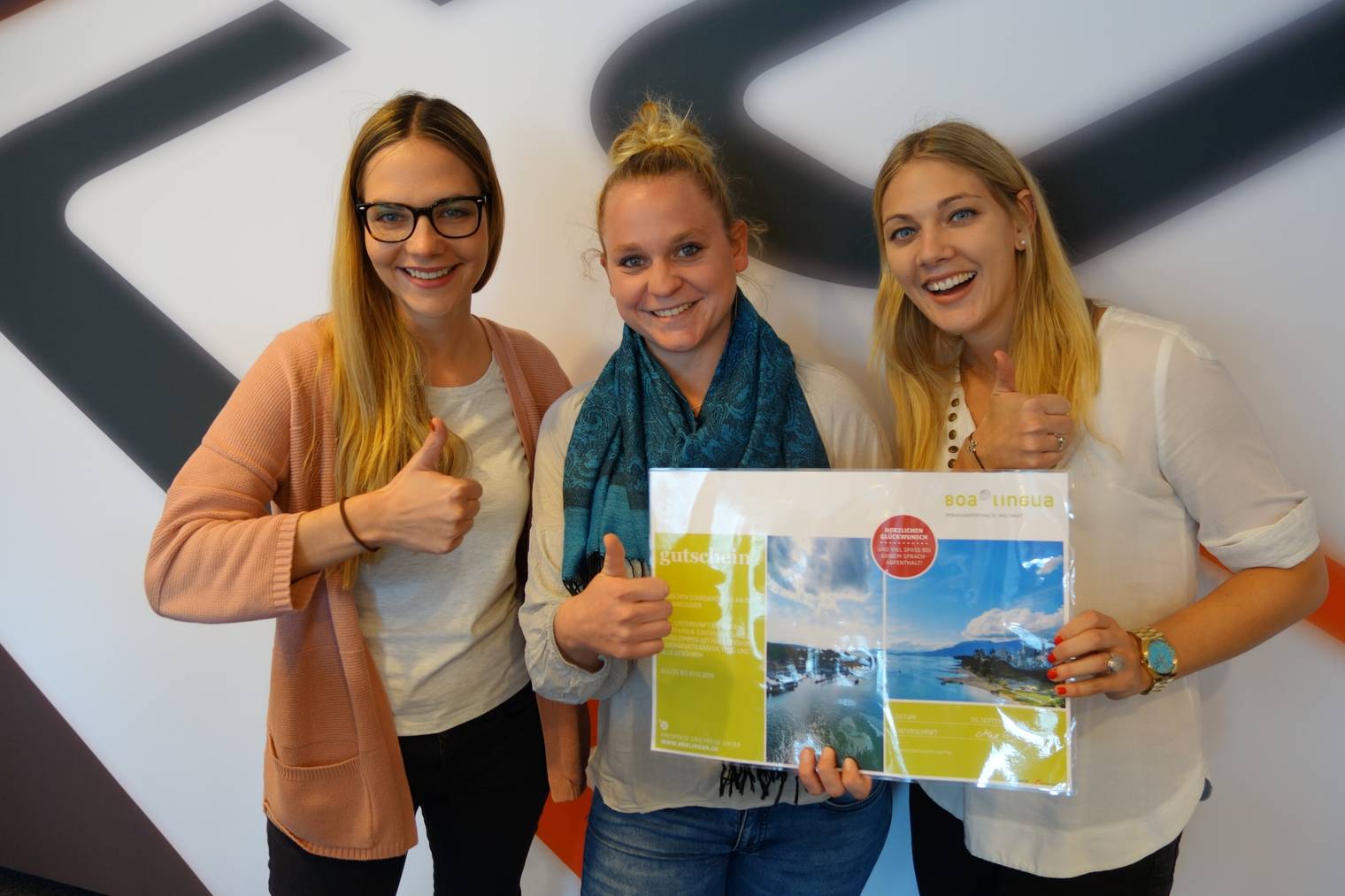 Anita aus Horw (Mitte) mit Myriam Mühlethaler von Boa Lingua Luzern (rechts) und Radio Pilatus-Moderatorin Liliane Küng.