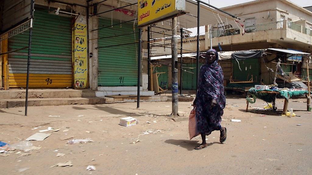 Die meisten Geschäfte und Märkte blieben auch in Omdurman, Khartums Nachbarstadt am gegenüberliegenden Nil-Ufer, geschlossen.