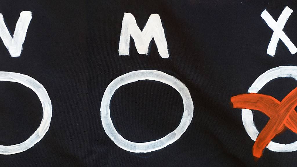 ARCHIV - Drei Möglichkeiten für einen Geschlechtseintrag  sind auf einem Banner der Initiative «dritte Option» zu sehen. Foto: Peter Steffen/dpa/Symbolbild