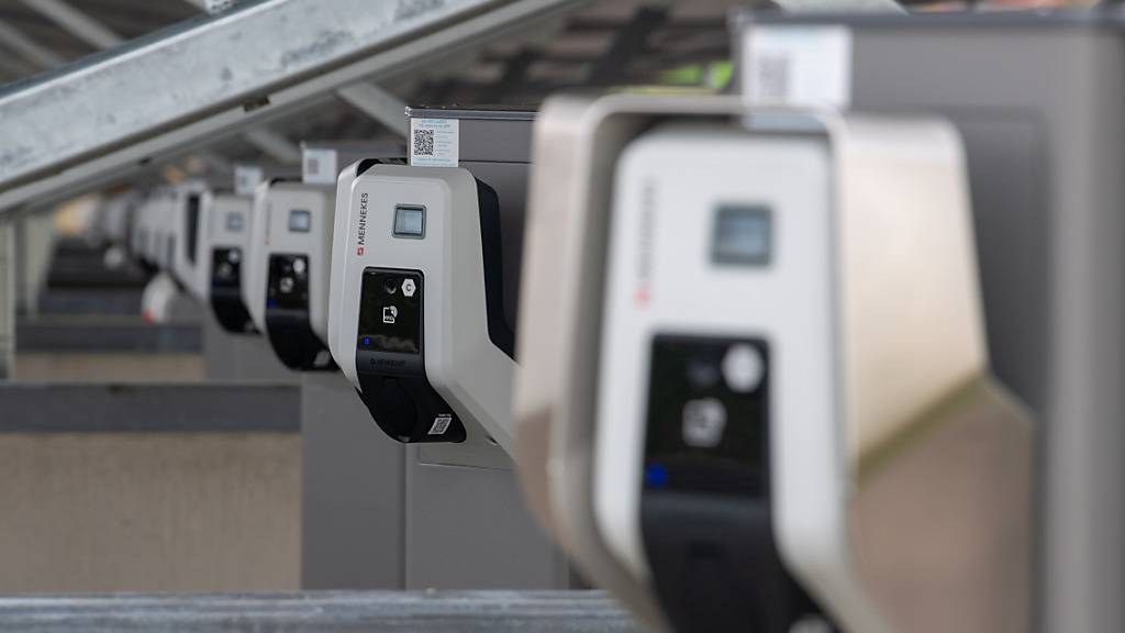 Die US-Regierung will Elektroautos mit Batterie-Bauteilen aus China oder anderen «rivalisierenden Ländern» von staatlichen Subventionen ausnehmen. (Symbolbild)
