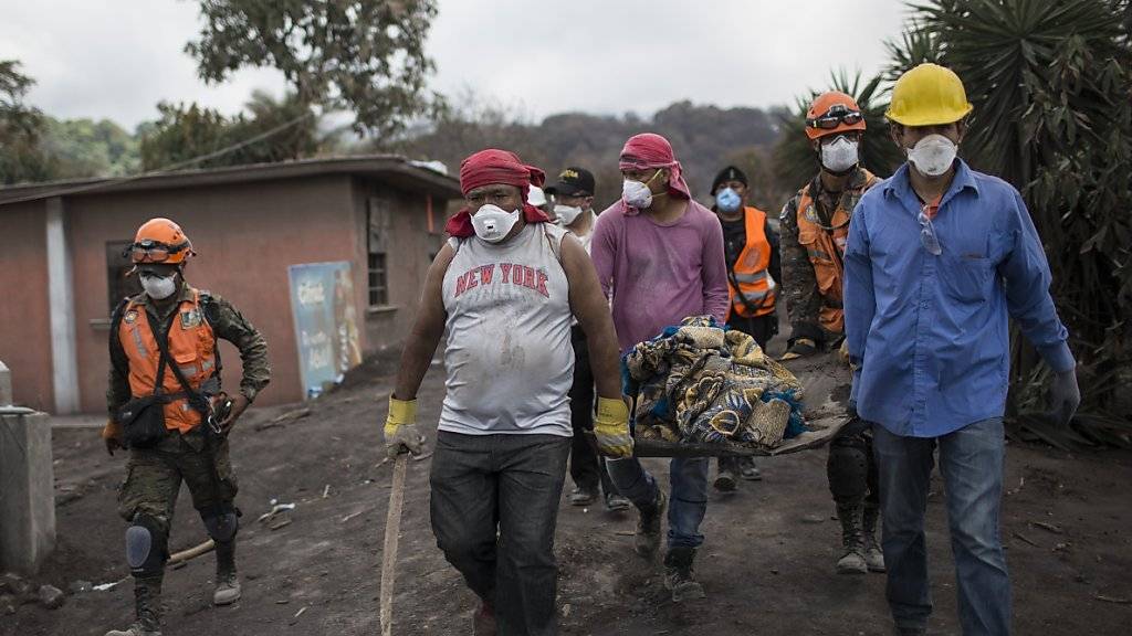 Die Bergung weiterer Todesopfer nach dem Vulkanausbruch in Guatemala musste aus Sicherheitsgründen eingestellt werden.