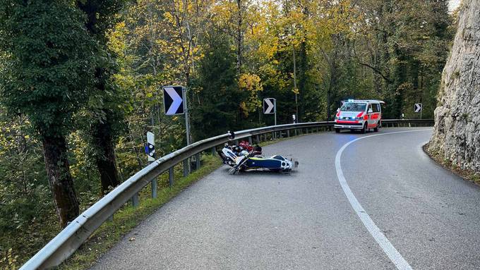 Motorradlenker bei Selbstunfall erheblich verletzt