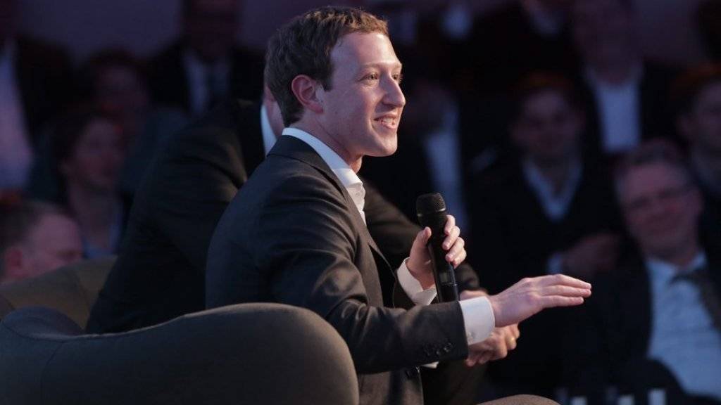 Facebook-Chef Mark Zuckerberg räumt Probleme beim Umgang des sozialen Netzwerks mit Hassparolen ein.