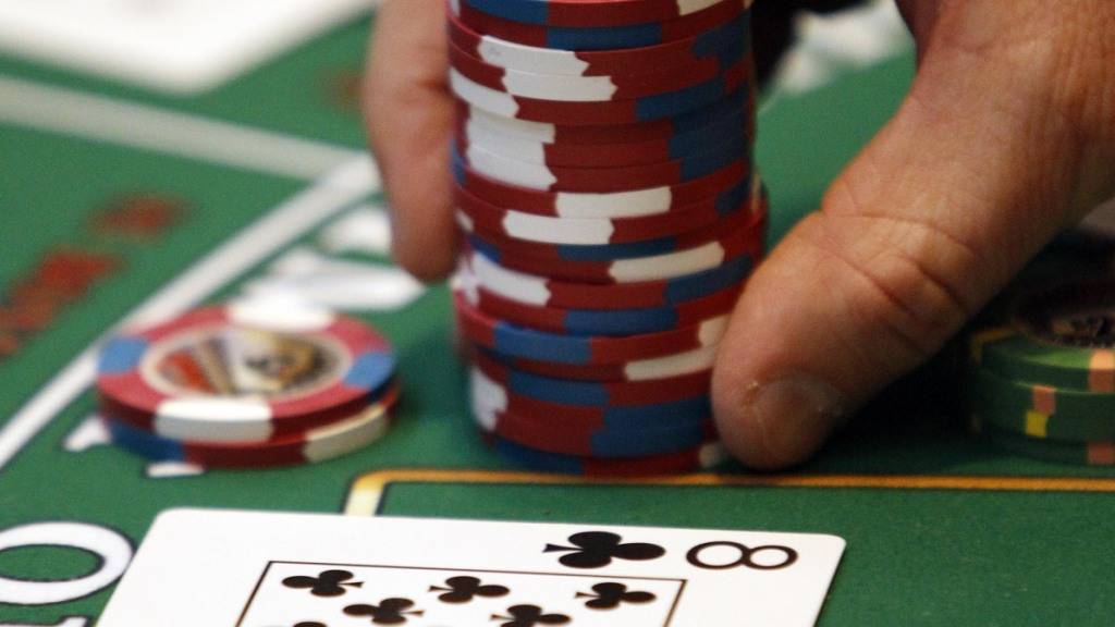 Die Behörden führten in einem Lokal in Uznach SG eine Hausdurchsuchung durch und entdeckten ein illegales Pokerturnier. (Archivbild)