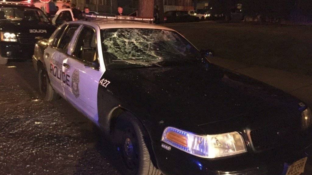 Ein bei den Krawallen in Milwaukee zerstörtes Polizeiauto. (Bild: Milwaukee Police Departement)