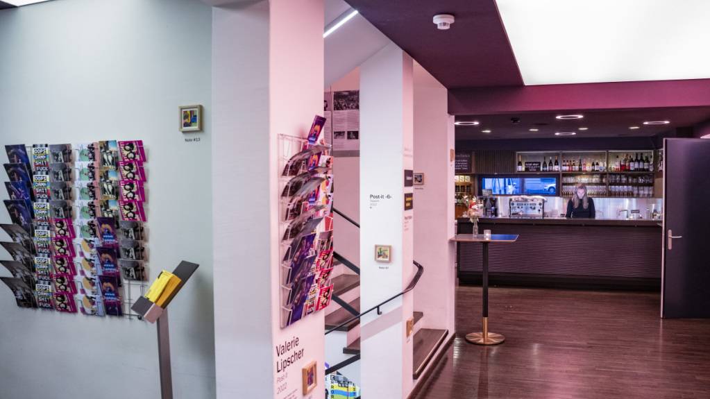 Das Foyer und die Theaterbar vor einer Abendvorstellung im Kleintheater Luzern. (Archivbild)