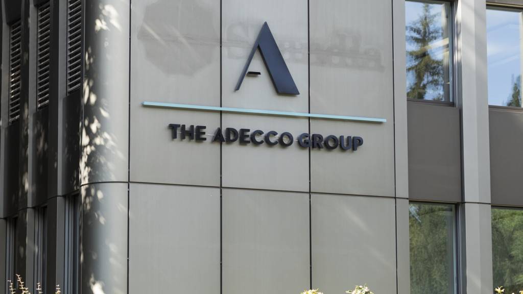 Der Personaldienstleister Adecco Group ist im Schlussquartal 2025 organisch weiter klar gewachsen. Der Erholungskurs der Vorquartale setzte sich damit fort. Die Dividende bleibt auf Vorjahresniveau. (Archivbild)