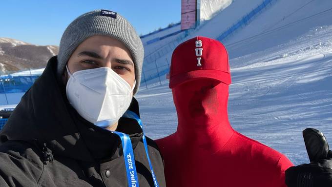 Snowboarder Nicolas Huber präsentiert seinen Schweiz-Morphsuit – und geht viral