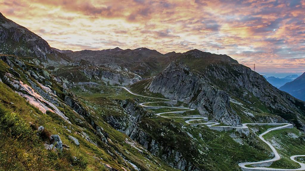 Die Alpen sollen an der nächsten Schweizer Landesausstellung in den Brennpunkt rücken. Muntagna soll die Ausstellung heissen. Im Bild der Gotthardpass mit der alten Passstrasse, Tremola genannt.