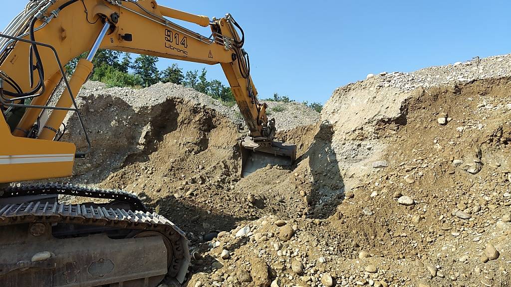 Beim Kiesausgraben mit dem Bagger sind in Wynau BE Stosszähne eines Mammuts gefunden worden.