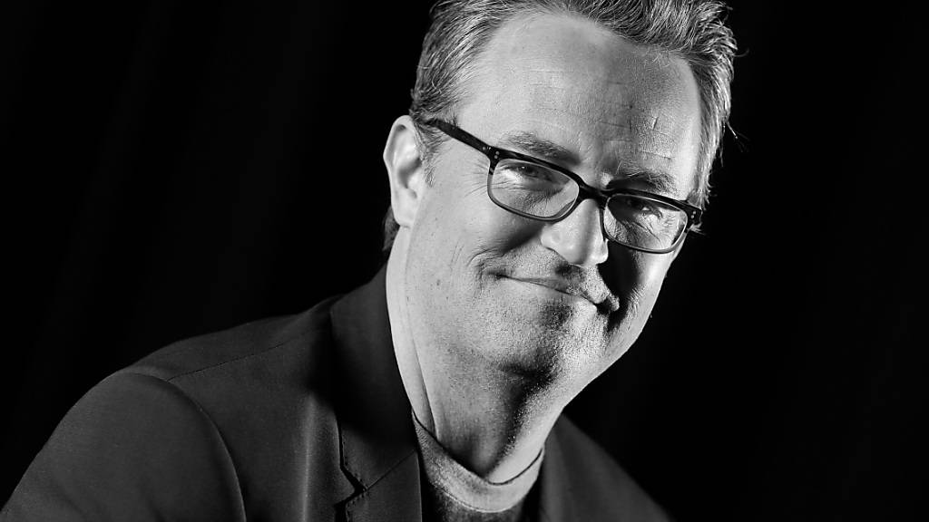 ARCHIV - Der aus der Kultserie «Friends» bekannte Schauspieler Matthew Perry ist tot. Foto: Brian Ach/Invision/AP/dpa