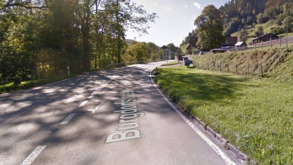 Im Gebiet Schlupf bei Oberdiessbach ist es am Freitag zu einem Verkehrsunfall mit drei Fahrzeugen gekommen. Vier Personen wurden dabei verletzt.