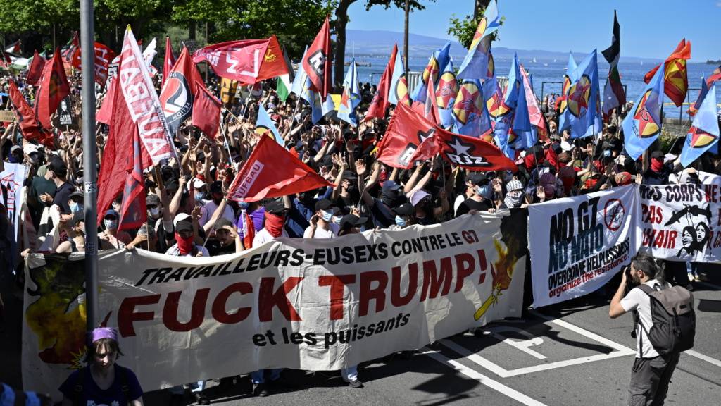 Nach einer ersten Bilanz der Polizei kam es am Rande der Anti-G7-Demonstration, an der am Sonntag in Genf zwischen 20'000 und 30'000 Menschen teilnahmen, zu drei vorläufigen Festnahmen.
