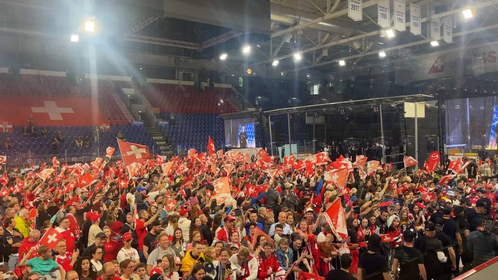 Die Schweizer Eishockey-Nati wird herzlich in Kloten empfangen