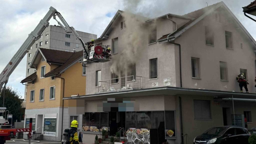 In Bazenheid SG kam es am Sonntagmorgen zu einem Brand. Der Sachschaden dürfte mehrere hunderttausend Franken betragen.