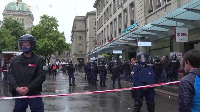 Polizeien reagieren unterschiedlich auf Menschenansammlungen