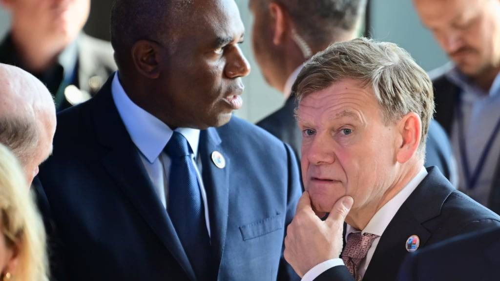 ARCHIV - Johann Wadephul (CDU), Bundesaußenminister, spricht während eines informellen Treffens der Nato-Außenminister vor seinem Statement mit David Lammy, Außenminister des Vereinigten Königreichs. Foto: Sebastian Christoph Gollnow/dpa
