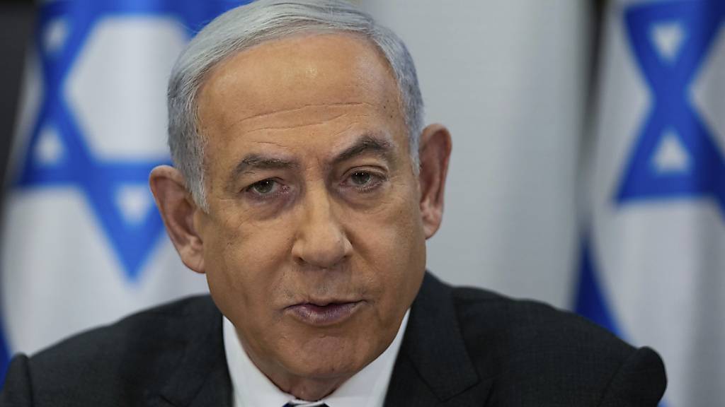 ARCHIV - Benjamin Netanjahu, Ministerpräsident von Israel, leitet eine Kabinettssitzung. Foto: Ohad Zwigenberg/AP/dpa