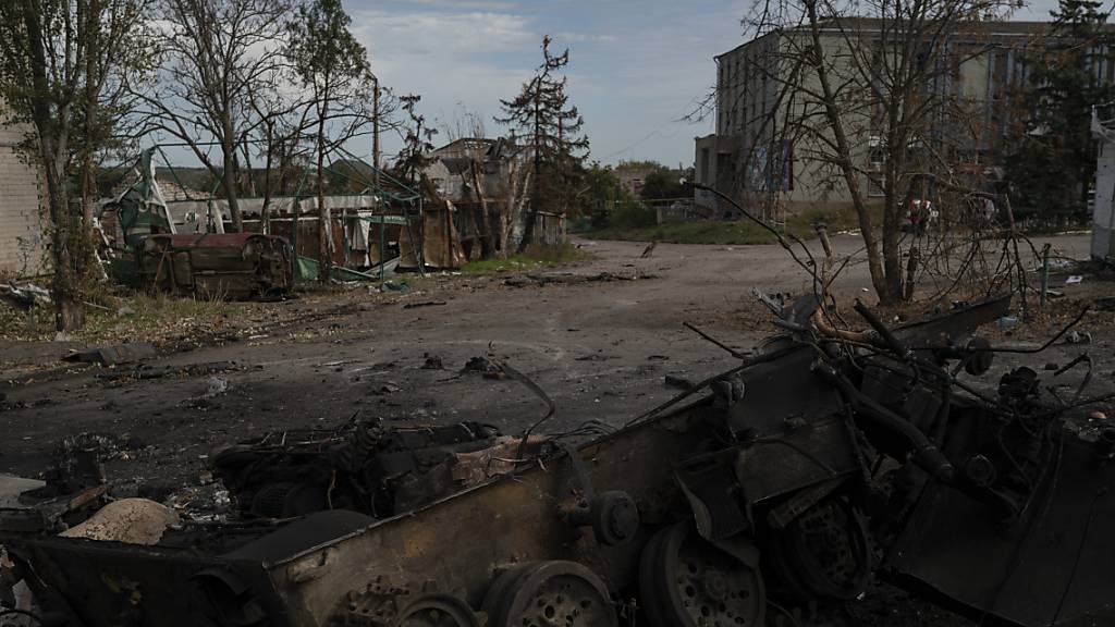 Kiew zweifelt an Russlands Truppenrückzug aus Cherson 