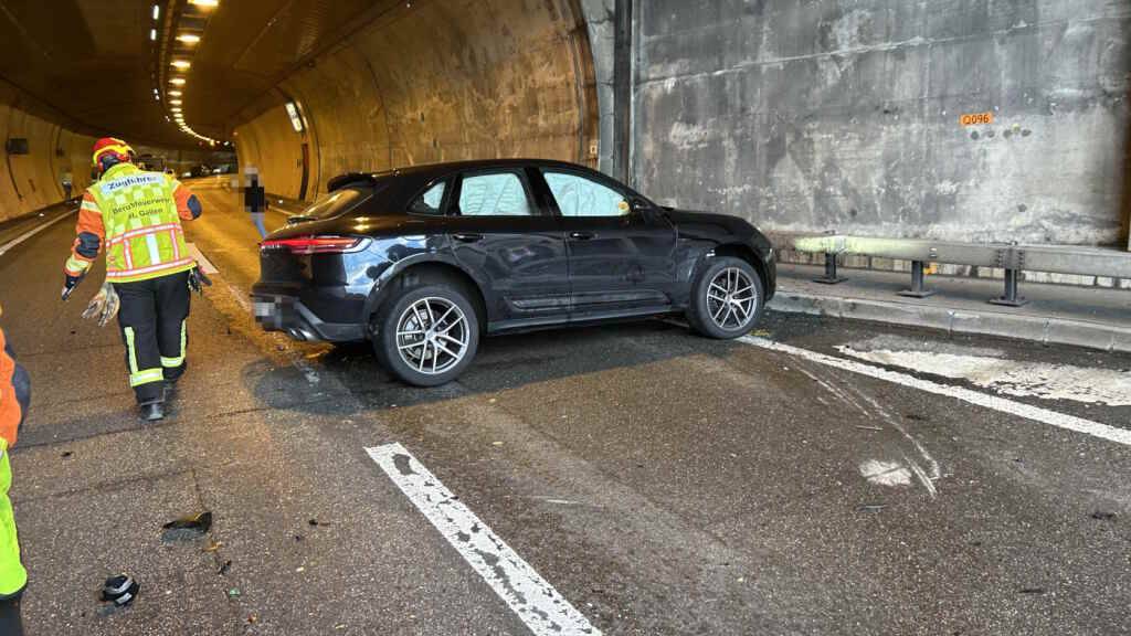 Bei der Frontalkollision kurz vor dem Rosenbergtunnel in St. Gallen verletzte sich eine 56-Jährige schwer, zwei 60-jährige Frauen erlitten leichtere Verletzungen.